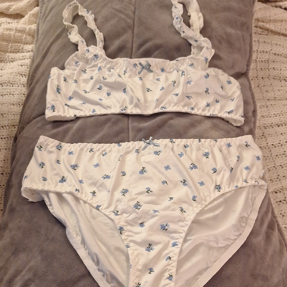 Floral White and Blue Floral Lingerie Set Size L - Picture 1 of 6